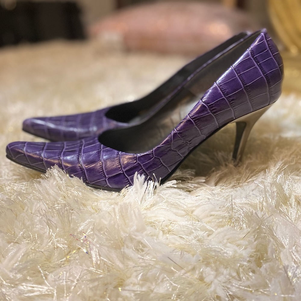 Tarrah pump delivers all of the above, featuring a tall stiletto heel,